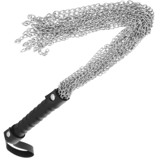 The Darkness Kedja Piska - Flogger har svarta handtag och flera silvermetallkedjor som piskastrådar.