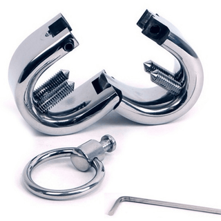 Metall Pungkrossare är en silverbygel i metall med en ring och insexnyckel, med en ergonomisk design för extra komfort, placerad på en vit bakgrund.