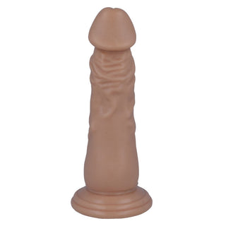 6 Inch Realistisk Dildo, med en sugbas, står självsäkert mot en vit bakgrund. Kompatibel med din favorit sele strap-on, den är designad för mångsidigt nöje och äventyr.