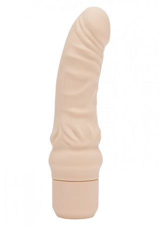 Den beige Get Real Mini Dildovibratorn har en strukturerad, cylindrisk form med en rundad topp, platt bas och subtila åsar, allt mot en vanlig vit bakgrund.