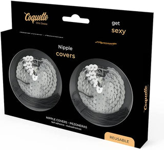 Silver Nipple Covers i svart förpackning från Coquette har paljetter och "bli sexig" text uppe till höger, vilket ger chic osynlig täckning för självförtroende.