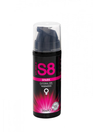 Utforska den eleganta svarta och rosa flaskan med Delay Gel & Stimulerande Gel från S8 Kit, med en praktisk pumpdispenser och en etikett på 30 ml. Denna gel utlovar en uppiggande upplevelse vid varje användning.