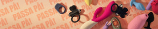Färgglada sexleksaker i silikon som vibratorer, penisringar och buttplugs på ljus bakgrund med texten ”Passa på