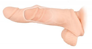 Ett partiellt tvärsnitt av en penis med Nature Skin-strukturen visas, vilket framhäver inre anatomi och yttre egenskaper, som avbildas av Penisförlängare - Nature Skin - Penis Sleeve.