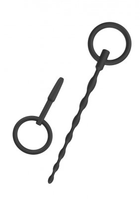 Det isolerade penispluggsetet på vitt innehåller två svarta silikonverktyg, ett rakt och ett spiralformigt, var och en med ett ringhandtag för förbättrade sensationer.