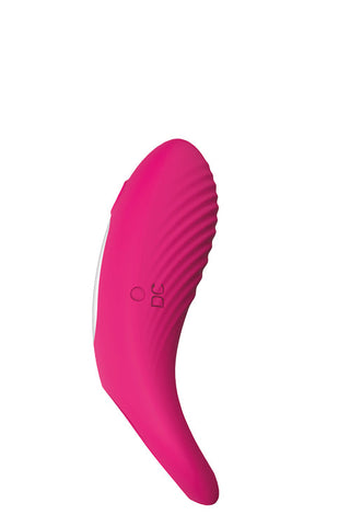 Vibrerande Penisring - Couples Enhancer är en rosa böjd vibrator med en strukturerad yta och sidokontrollknappar, gjord av högkvalitativ silikon sexleksaker, isolerad på en vit bakgrund.