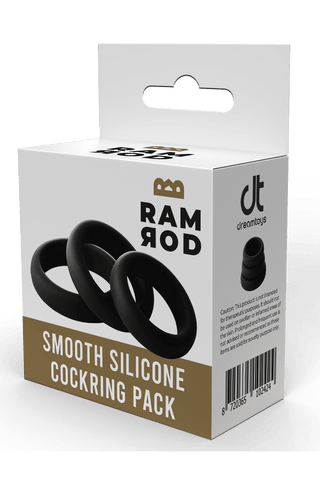 Box med tre svarta silikonpenisringar märkta RamRod Silicone Cockring 3-Pack – den ultimata sexleksak för att förbättra nöje och prestanda.
