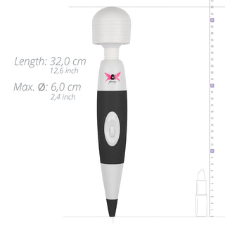 En Svart Pixey Wand, med en elegant svartvit design, visas elegant bredvid måtten i centimeter och tum. Känd för sina djärva färger och starka vibrationer, är denna kroppsmassör idealisk för djupavslappningssökande.