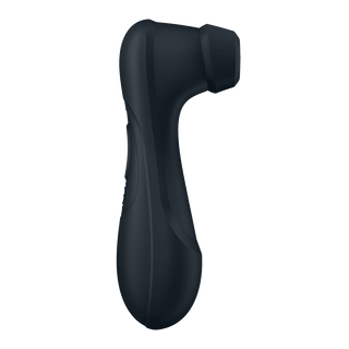Satisfyer Pro 2 Next Generation 3 Connect är en svart handhållen elektronisk enhet med ett böjt handtag och ett rundat huvud som liknar en personlig massageapparat. Den visar mjuka linjer och ett ergonomiskt grepp för enkel användning.