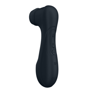 Satisfyer Pro 2 Next Generation 3 Connect är en svart, ergonomisk handhållen enhet med knappkontroller, med en kompakt design och en rundad spets i ena änden.