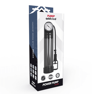 Penispump Med Mätare - 20 cm från Pump Addicted finns nu tillgänglig i svart, med en precisionsmätare för exakta avläsningar. Idealisk för dem som söker effektiva resultat vid varje användning.