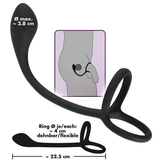 Penis & Pungring Med Buttplug" är en prostatamassager i svart silikon med en flexibel penisring, visad med användningspositionsillustration.