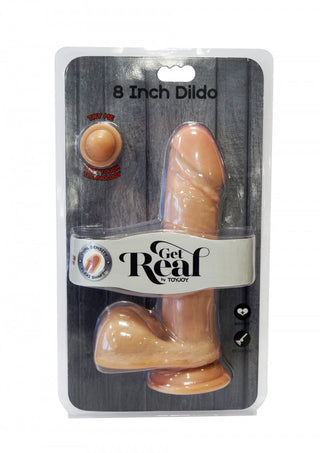 Naturskön Get Real 20 cm dildo, tillverkad av högkvalitativt TPE-material, vilar elegant på en träbakgrund.