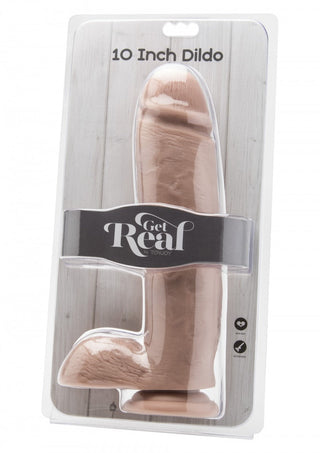 En 25 cm Stor Dildo med sugpropp i förpackning med Get Real-märke, utställd mot en trästrukturerad bakgrund.