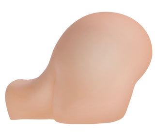 Beige ergonomisk kudde formad som en stol och tillverkad av Realistiskt material, designad för ökad komfort.