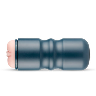 Produkten är ett cylindriskt föremål med blå struktur, kallat Realistisk Vagina - FPPR, med en beige, mjuk öppning i ena änden.