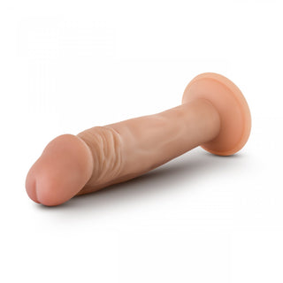 Dr Skin Realistisk Dildo 15 cm, tillverkad av högkvalitativt silikon, har en sugbas för mångsidig användning och är strap-on-kompatibel, vilket gör den perfekt för att förbättra alla upplevelser. Den står självsäkert på en vanlig vit bakgrund.