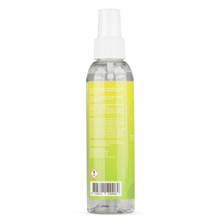 Genomskinlig sprayflaska märkt i grönt och gult med text och streckkod, med vit spraytopp. Perfekt som Rengöring till sexleksaker 150 ml, för att säkerställa att dina föremål är fläckfria och redo för nästa gång.