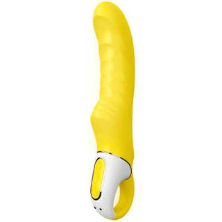 Satisfyer Yummy Sunshine är en gul böjd vibrator gjord av kroppssäker silikon, med en strukturerad yta och ett vitt handtag utrustad med kontrollknappar för exakt G-punktsstimulering.