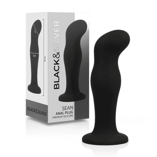 Den ergonomiskt formade Black&Silver Silikon Buttplug visa bredvid sin förpackning.