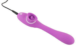 Utforska 22 cm 2 Funktion Vibrator Med Tunga, med ett texturerat handtag, sugkoppsfäste och lila trådad silikondesign för ökad klitorisstimulans njutning.