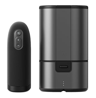 Arcwave Ion Masturbator är en elegant, svart cylindrisk enhet med innovativ lufttrycksteknologi med knappar bredvid en större rektangulär pryl, som alla förkroppsligar modern design.