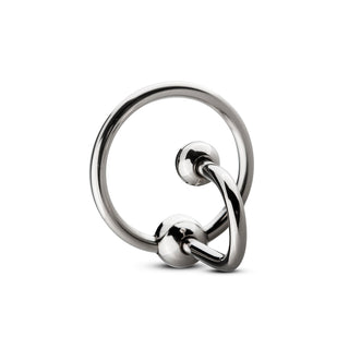 En metallspermapropp med sammankopplade öglor i silver, utställd mot en vit bakgrund, som påminner om invecklade BDSM-samlingsdesigner.