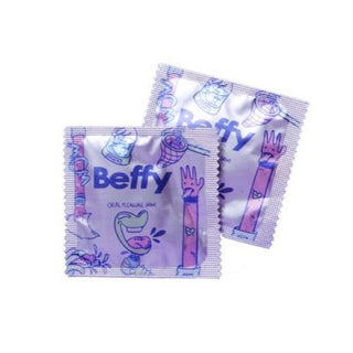 Två lila Slicklapp-paket, med lekfulla doodledesigner, lovar säkert skydd och förbättrar upplevelser under oralsex.