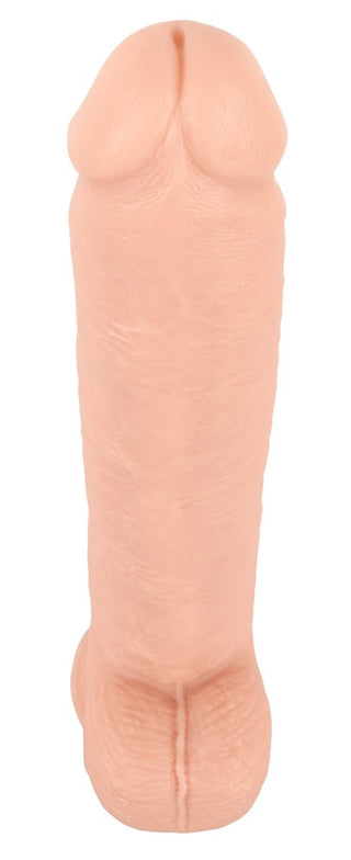 Realistisk Dildo Med Pung - 42 cm, tillverkad av realistiskt köttfärgad silikon, sitter på en orörd vit bakgrund och framhäver dess detaljerade design och kvalitet.
