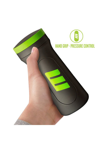 En hand visar upp M For Men Stroker, en svart tumbler framhävd av gröna accenter och med en ergonomisk design med handgrepp - tryckkontrolltext.
