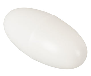 En elegant, vit, oval pillerkapsel, som liknar Svakom Hedys subtila design, sitter på en enkel bakgrund.