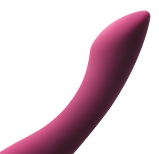 Svakom Amy 2, en böjd rosa silikon sexleksak med en slät spetsig spets, är elegant utställd på en vit bakgrund.