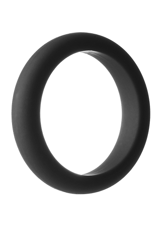 Mot en vit bakgrund utmärker sig en snygg svart ring från RamRod Silicone Cockring 3-Pack med sin släta yta och stora centrala öppning.