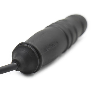 Närbild av en svart handhållen mikrofon med cylindrisk form och texturerat grepp, med en elegant design som liknar Ohmama Fetish Uppblåsbar Dildo.