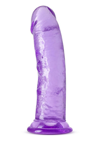 Roar N' Ride Dildo, en lila genomskinlig pjäs med en realistisk form och sugkoppsbas, är placerad upprätt på en vit bakgrund.