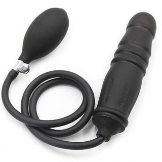 Ohmama Fetish Uppblåsbar Dildo är en svart gummiplugg med pump och slang, kompatibel med vattenbaserat glidmedel för en sömlös upplevelse.