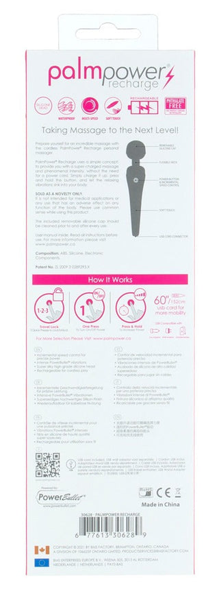 Förpackningen till Palm Power Kraftfull Wand innehåller detaljerade funktioner och användningsinstruktioner på engelska, som betonar dess uppladdningsbara stavdesign för bekvämlighet. För optimal prestanda rekommenderas användning med vattenbaserat smörjmedel.