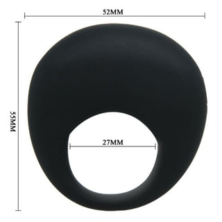 Ett svart ovalt föremål som liknar Vibrerande penisring silikon, som mäter 52 mm brett, 53 mm högt, med en innerdiameter på 27 mm.