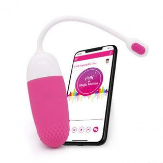 En rosa Magic Motion Vini - Vibrerande Ägg sitter bredvid en smartphone som visar sin kontrollapp och visar upp det senaste inom appstyrt sexleksak-teknik.