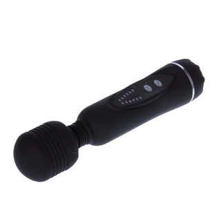 Power Wand Flirtation Magic Wand har en elegant svart design med ett rundat huvud för intensiva vibrationer. Dess ergonomiska handtag har en användarvänlig kontrollpanel för enkel användning.